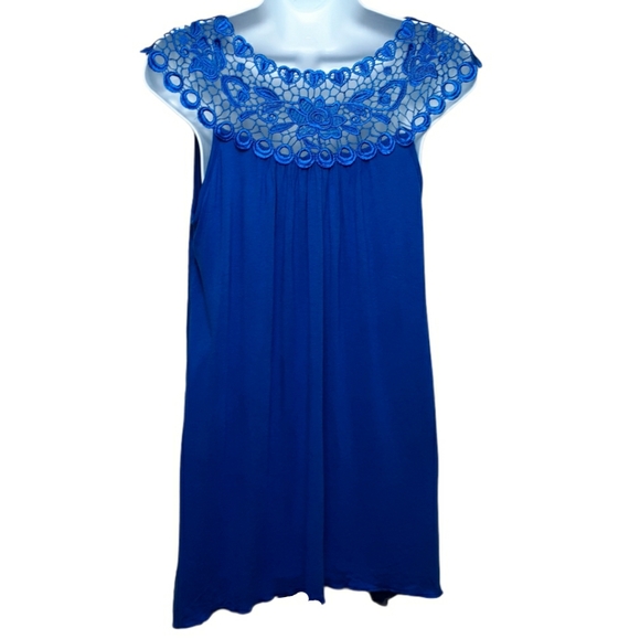 Blue Top with Flower Lace Collar - Picture 2 of 6